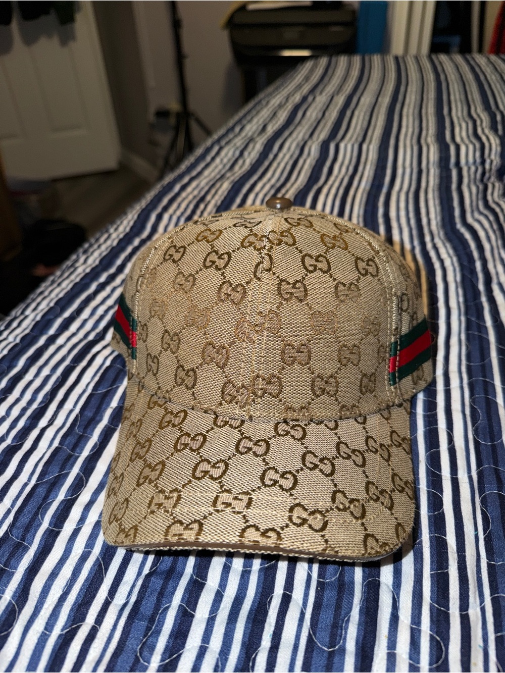Beige GG Supreme Canvas Baseball Cap with Green-Red Web